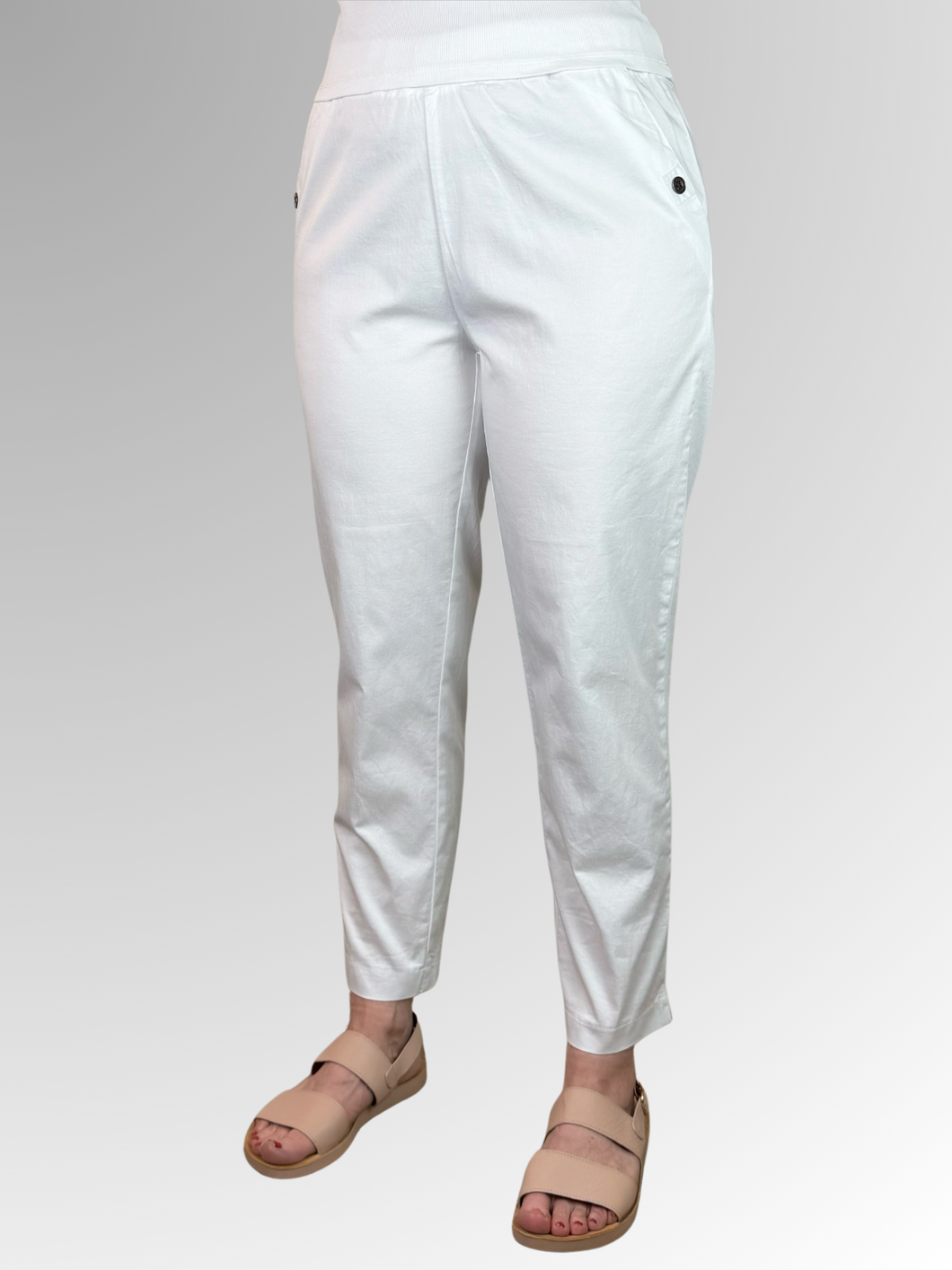 The Sportswave White Fresco 7/8 Length Pant is the perfect summer pant. Made from cool cotton and elastane, it's lightweight and features an elastic waist for ultimate comfort. The ankle length and button detail on the pockets add a fun touch to this must-have pant.