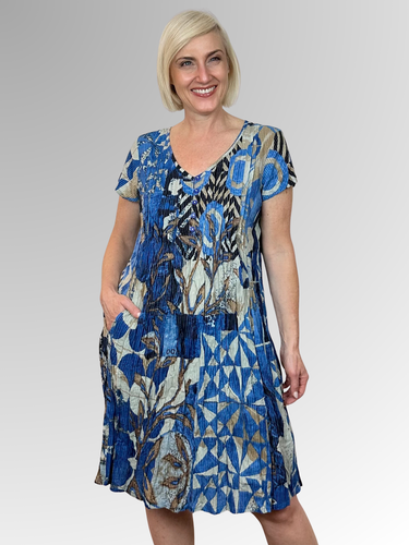 Stay cool and comfortable in the Wyndham Easy Fit Dress by Orientique. Made from organic crinkled cotton, this dress is lightweight and perfect for those hot summer days. The relaxed fit, V-neckline with button trim and pleat detailing add a touch of style, while the pockets make it practical for everyday wear. Ideal for lounging in the heat!