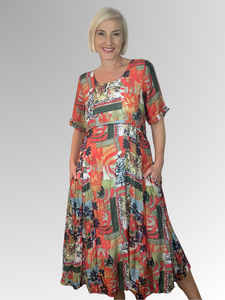 Crafted with a lightweight cotton/polyester crinkled fabric, the Willow Tree Empire Line Butterfly Dress is both stylish and functional. Its elbow length sleeves and convenient pockets make it perfect for summer, while the eye-catching abstract floral print adds a touch of flair.