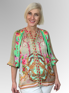 Make a statement this summer with the Lula Soul Pellicano 3/4 Sleeve Overshirt in Mint. Featuring a sophisticated print and delicate gold embroidery trim, this flowy top is crafted from silky viscose that feels stunning against the skin. Perfect for adding an elegant yet playful touch to your warm-weather wardrobe.