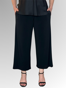 Live your best life in the Philosophy Jersey Culotte! Made in Australia from luxurious polyester elastane jersey, this fashionable culotte features an elastic waistband, side seam pockets, and a flattering wide waistband for the perfect fit. Move through your day in style and comfort in these fun and oh-so comfy culottes!