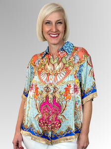 The Lula Soul Le Sereno Shirt in Ocean offers a refined summer statement with its elegant placement print in deep, summery hues. Crafted from smooth, silky viscose, this top delivers exceptional comfort and a luxurious feel. It’s an excellent addition to your warm-weather collection, blending sophistication with a touch of playful charm.