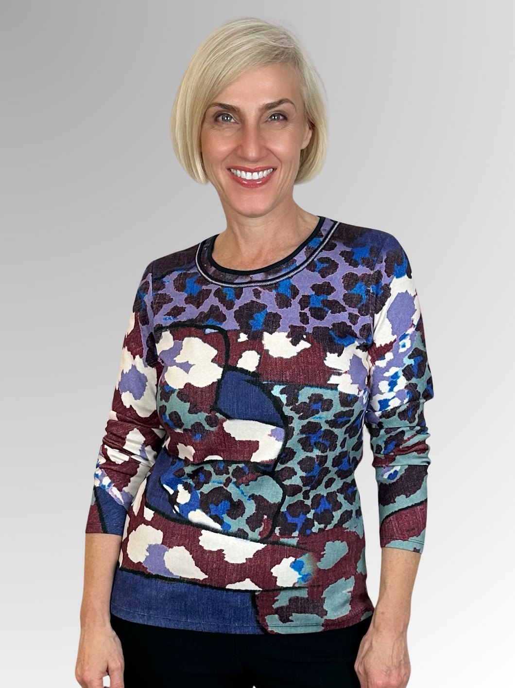 Enhance your wardrobe with the Kalisson Alexis Top, a stylish must-have crafted in Portugal. The Kalisson brand stands out by combining colour, texture and comfort for pieces that radiate confidence in women. Made from cotton, this top boasts a unique cloud-like pattern embellished with dazzling diamanté studs and elegant ribbon trim around the neckline. Elevate your style with Kalisson.