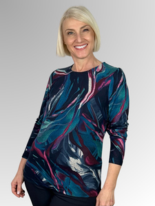 Elevate your autumn/winter wardrobe with our Ocean Long Sleeve Top by Renoma. Made from a warm, soft and cosy blend of polyester and spandex, this classic shape is accented with a touch of colour, making it easy to mix and match for endless outfit options. Don't miss out on this versatile and stylish addition to your wardrobe!