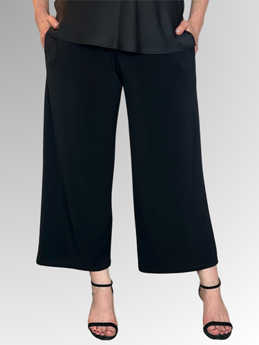Live your best life in the Philosophy Jersey Culotte! Made in Australia from luxurious polyester elastane jersey, this fashionable culotte features an elastic waistband, side seam pockets, and a flattering wide waistband for the perfect fit. Move through your day in style and comfort in these fun and oh-so comfy culottes!