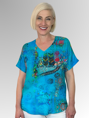 Look great and feel even better in this luxurious Modal V-Neck top. Its stylish Paradise design and ideal sleeve length make this top perfect for the fashionable mature woman who wants to stand out from the crowd. Featuring a range of unique colourful designs, you’ll be sure to turn heads.