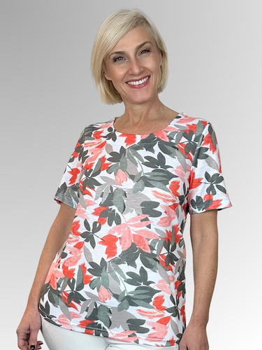 Enjoy effortless style with the Byron Tee by Sportswave, featuring a light and airy fabric made from polyester and elastane. Its khaki and white leaf print is brightened by playful splashes of orange and peach, creating a fresh, summery vibe. This relaxed fit tee combines comfort and fun, making it an ideal choice for casual outings or laid-back weekends.