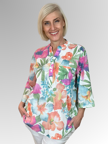 Stay cool and stylish in the Harper Popover Top by Callan. Made from a breathable cotton-linen blend, it feels crisp and light for warm days. The playful 3/4-length sleeves with fold-back tabs add a fun twist, while the neat Nehru collar and three-button placket bring a touch of tailored charm. Finished with a feminine floral print, this top is perfect for embracing summer with effortless flair.