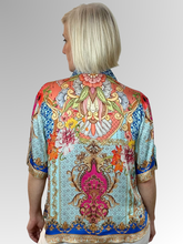 The Lula Soul Le Sereno Shirt in Ocean offers a refined summer statement with its elegant placement print in deep, summery hues. Crafted from smooth, silky viscose, this top delivers exceptional comfort and a luxurious feel. It’s an excellent addition to your warm-weather collection, blending sophistication with a touch of playful charm.