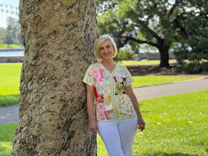 Spruce up your wardrobe with the Kalisson Estela Top! Beautifully crafted in Portugal, this chic piece is perfect for the stylish woman who appreciates vibrant colours, rich textures, and supreme comfort. Made from a high-quality cotton and polyester blend, it features a cleverly spliced design in bright, summery hues that add a playful touch. Let Kalisson bring a fresh spark to your style!