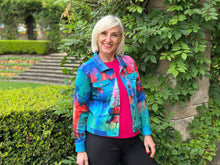The Sail Boats Long Sleeve Jacket from Orientique is a blend of Cotton/Spandex and showcases a stunning print that draws inspiration from global seascapes. With intricate detail and vibrant colours, this jacket combines modern style with comfortable design, perfect for showcasing your unique fashion sense.
