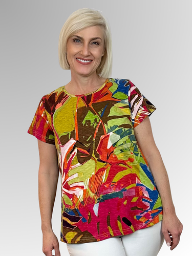 Swing into summer in this relaxed, easy to wear tee! When it comes to Orientique, expect amazing colours and comfortable designs that look modern and on trend. Crafted by Orientique's artists, the Leaves Red Round Neck Tee is made from Certified Organic Cotton and features a design inspired by scenery and motifs from around the world. Designed to fall easily over the tummy and hips, it's shaped with an A-line for a more roomy fit.